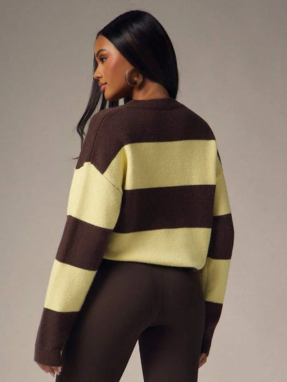 Damski Oversize Sweter z Guzikami i Okrągłym Dekoltem - 5