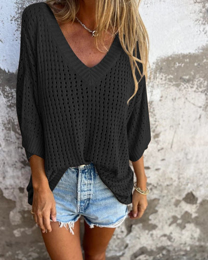 Damska Dzianinowa Bluzka z Dekoltem w Serek i Ażurowym Splotem - Czarny