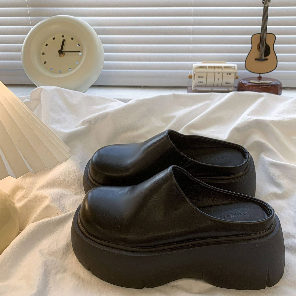 Damskie Buty Clogs na Platformie z Zakrytym Noskiem - Czarny