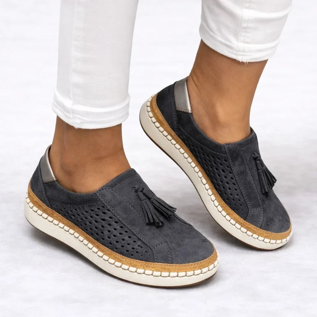 Damskie Buty Slip-On z Perforacją i Frędzlą - Czarny