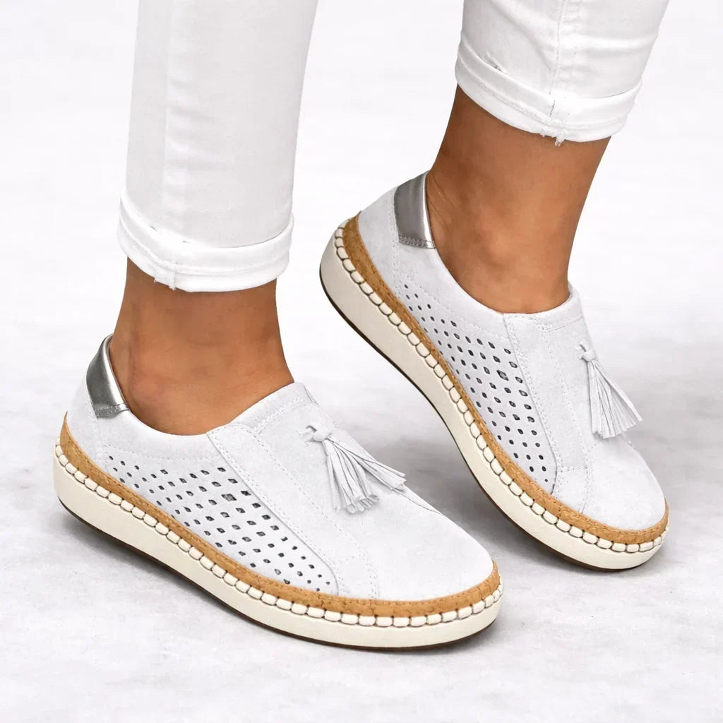 Damskie Buty Slip-On z Perforacją i Frędzlą - Biały