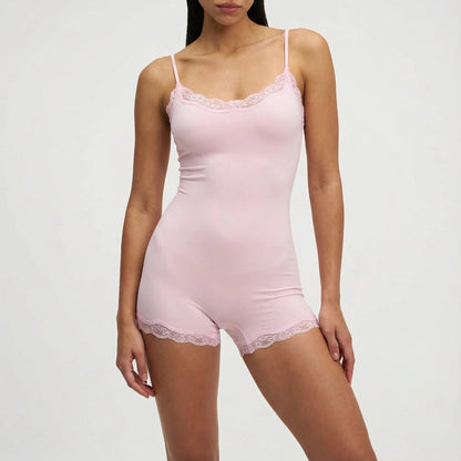 Damska Bodysuit z Koronką i Cienkimi Ramiączkami - Różowy