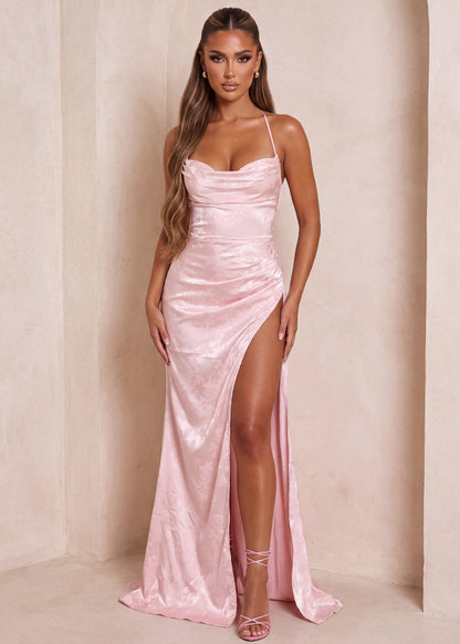 Damska Satynowa Sukienka Maxi z Rozcięciem - Różowy jacquard