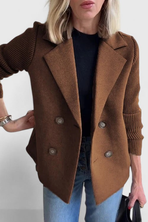 Damska Marynarka Dwurzędowa z Dzianinowymi Rękawami - Ciemnobrązowy