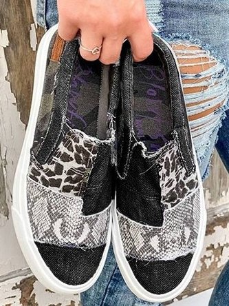 Damskie Wsuwane Sneakersy Patchworkowe ze Zwierzęcym Nadrukiem - Czarny