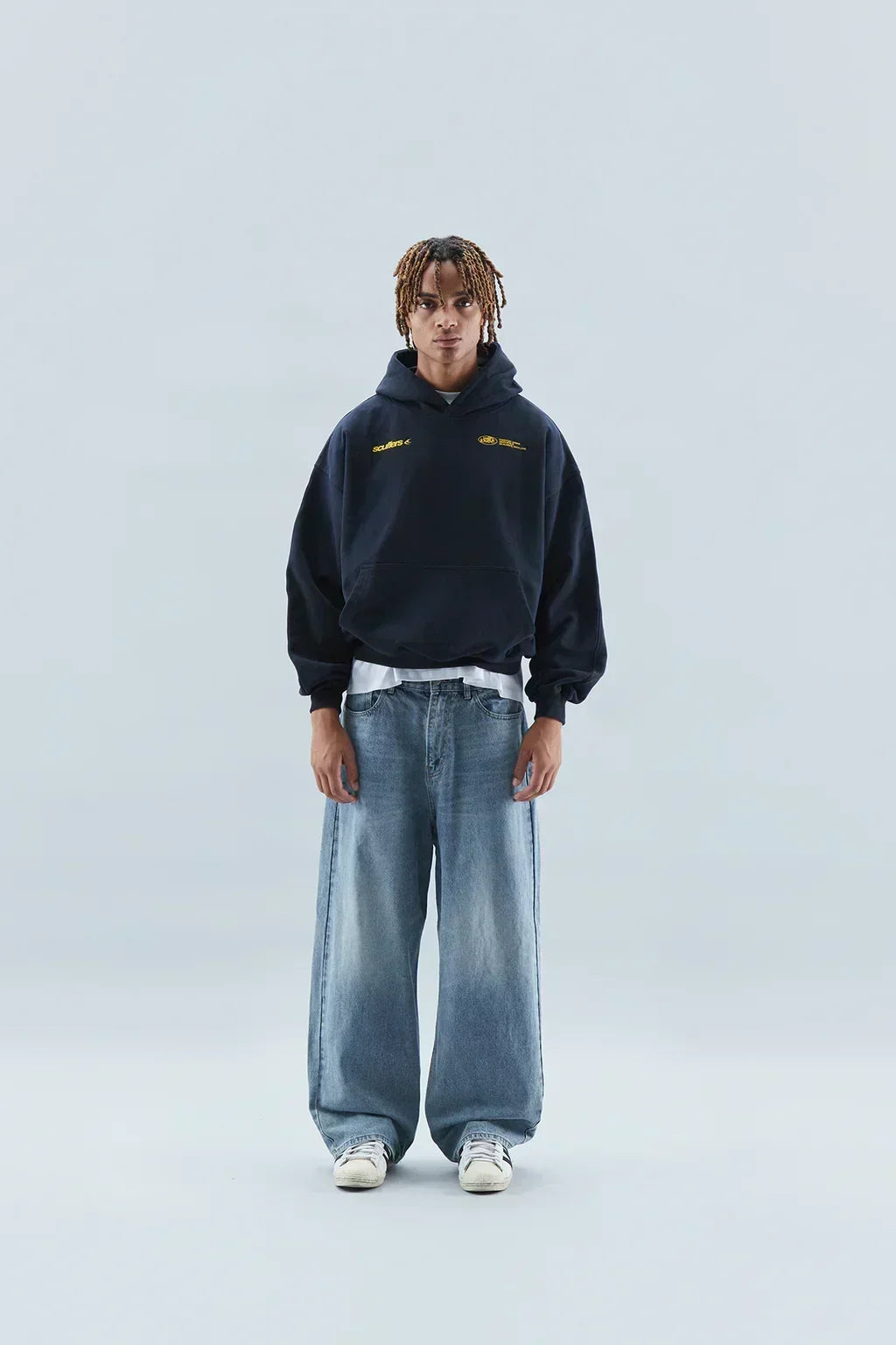 Damska Bluza Oversize z Kapturem i Kieszenią Kangurką - 13