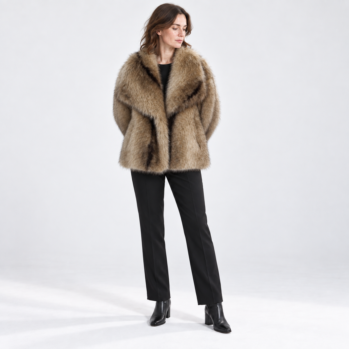 Damska Kurtka z Futerkiem Ekologicznym z Szerokimi Klapami - Taupe