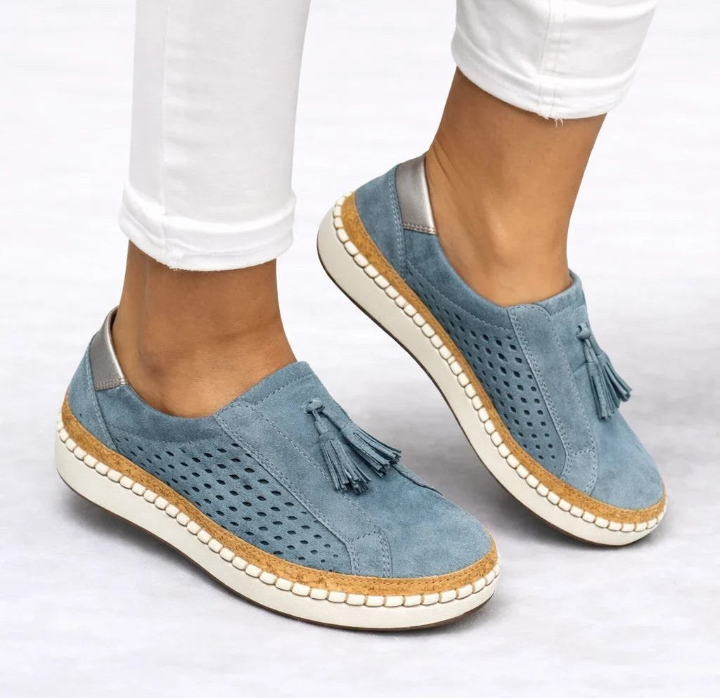Damskie Buty Slip-On z Perforacją i Frędzlą - Niebieski
